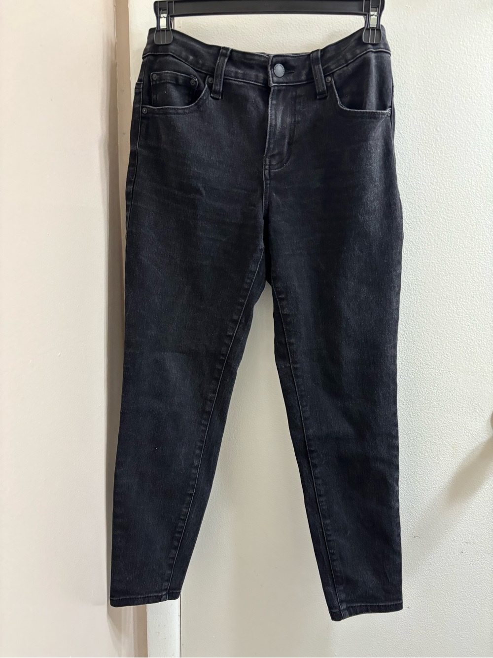 High-Rise Black Skinny Jeans for Women - Classic Everyday Fit
